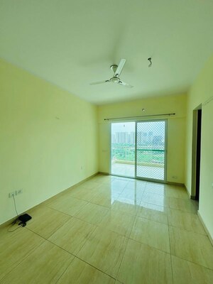 Room in 3 BHK Apartment at Gaur Saundaryam, Tech Zone 4 Greater Noida – for Rent