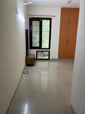 Room in 3.5 BHK Builder Floor at Unitech South City II, Sector 50 – for Rent