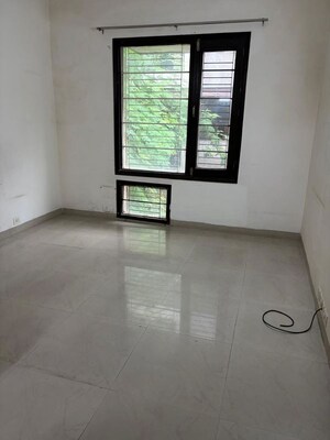 Room in 3.5 BHK Builder Floor at Unitech South City II, Sector 50 – for Rent