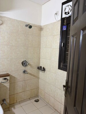 Bathroom in 3.5 BHK Builder Floor at Unitech South City II, Sector 50 – for Rent