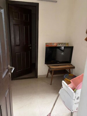 Furnished Amenities in 3.5 BHK Builder Floor at Unitech South City II, Sector 50 – for Rent
