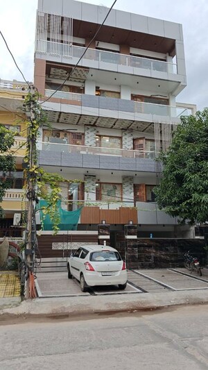4 BHK Builder Floor For Sale in Sector 9