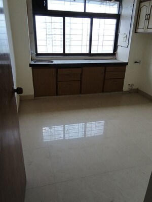 Room in 2.5 BHK Apartment at Lokhandwala Residency, Worli – for Rent