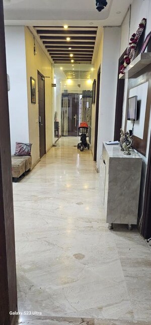 Room in 4 BHK Builder Floor at Suncity – for Sale