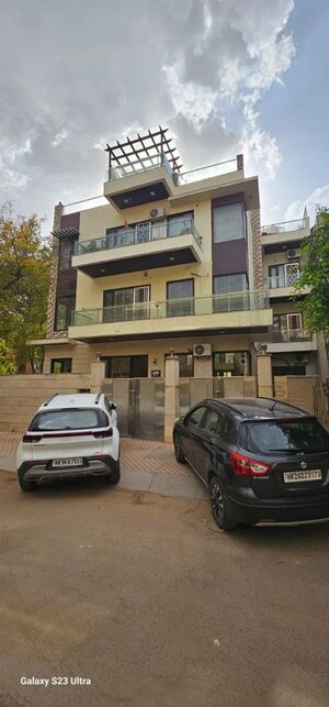 4 BHK Builder Floor For Sale in Suncity