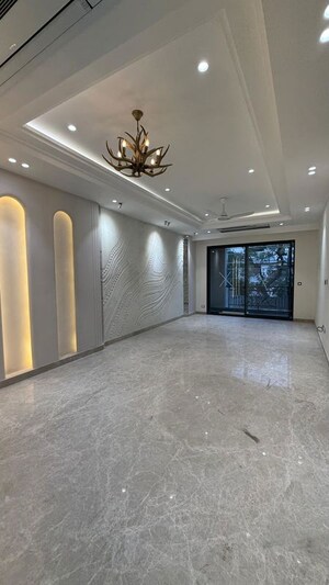 Room in 4 BHK Builder Floor at Sushant Lok I – for Sale
