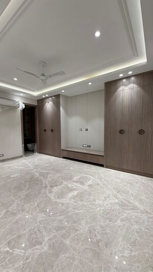 Room in 4 BHK Builder Floor at Sushant Lok I – for Sale