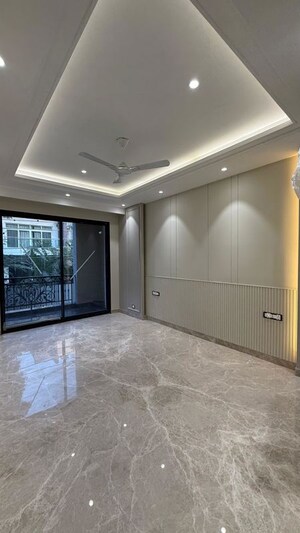 Room in 4 BHK Builder Floor at Sushant Lok I – for Sale