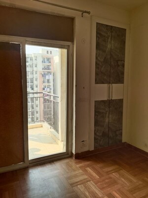 Room in 3 BHK Apartment at Umang Summer Palms, Sector 86 – for Sale