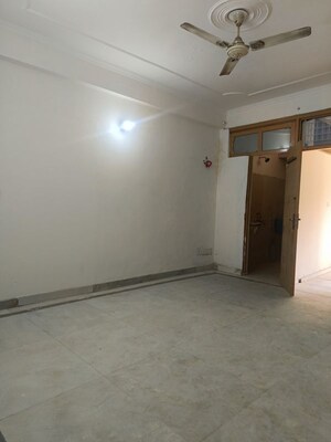 Room in 3 BHK Builder Floor at Uppal Southend, Sector 49 – for Rent