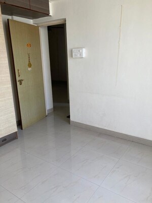 Room in 2 BHK Apartment at Saniket Sunwinds, Bavdhan – for Rent