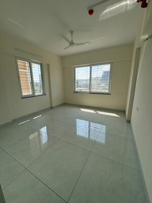 Room in 2 BHK Apartment at Paranjape Gloria Grand, Bavdhan – for Rent