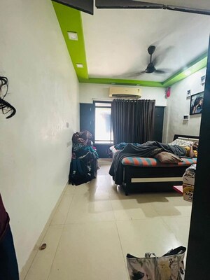 Bedroom in 1 BHK Apartment at Dahisar East – for Rent