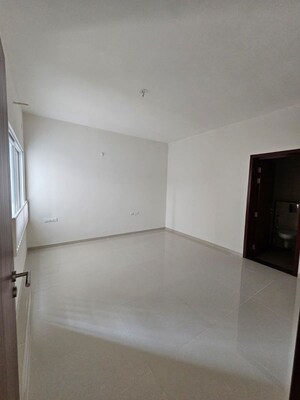 Room in 3 BHK Apartment at Adarsh Palm Retreat Mayberry, Marathahalli Orr – for Sale