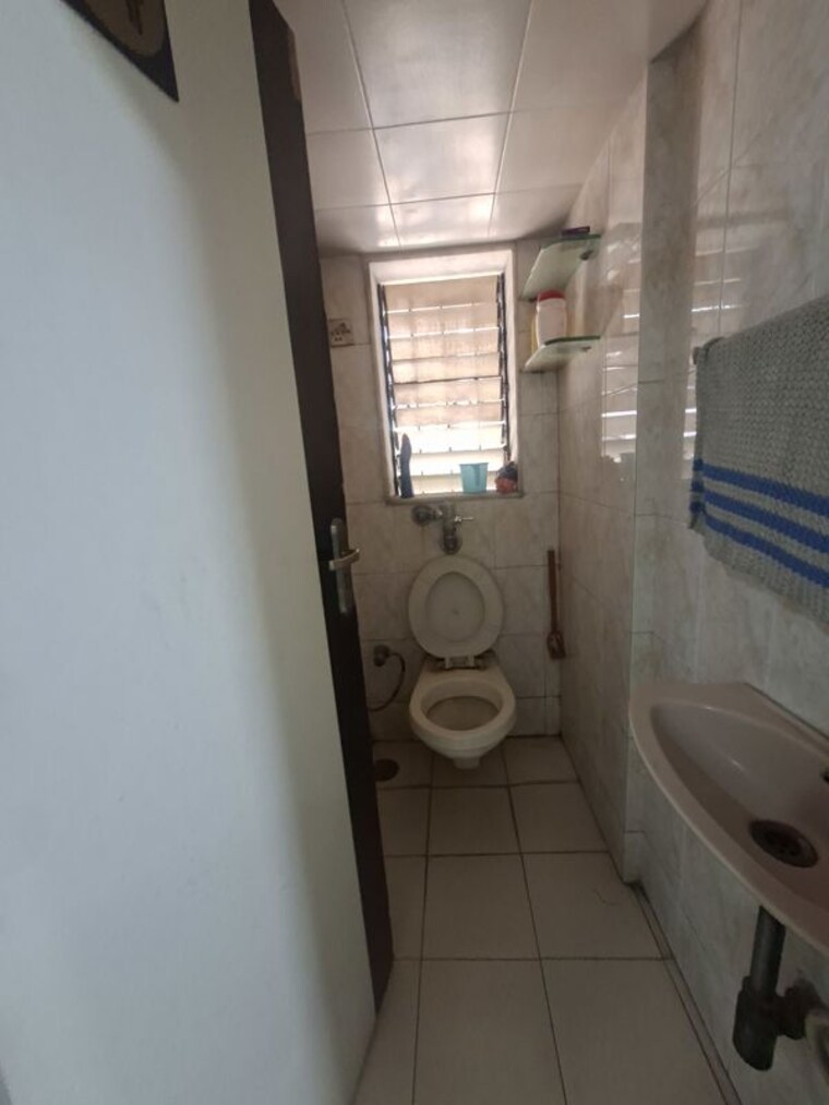 Bathroom, borivali west Commercial Office Space 410 Sq.Ft. In Borivali West Mumbai 10783117