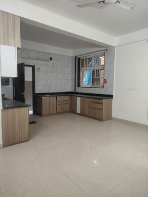 Room in 4 BHK Apartment at Kumara Sampurna, Seshadripuram – for Rent