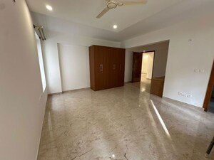 Room in 4 BHK Apartment at Sterling Brunton, Mg Road – for Rent
