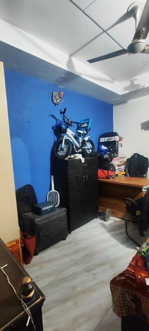 Furnished Amenities in 2 BHK Builder Floor at Mahavir Enclave – for Sale