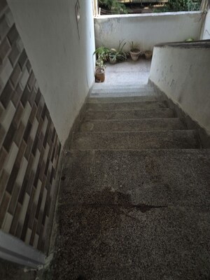 Staircase in 2.5 BHK Apartment at Mayur Vihar – for Rent