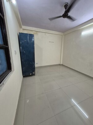 Room in 2.5 BHK Builder Floor at Mayur Vihar – for Rent