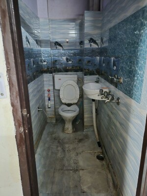 Washroom in 2.5 BHK Builder Floor at Mayur Vihar – for Rent