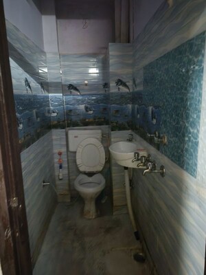 Bathroom in 2.5 BHK Builder Floor at Mayur Vihar – for Rent