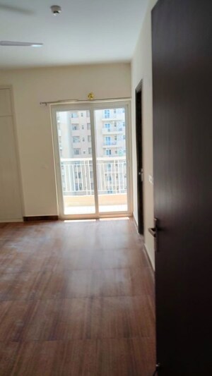 2 BHK Apartment For Rent in Amrapali Riverview, Amrapali Leisure Valley