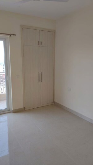 Room in 2 BHK Apartment at Amrapali Riverview, Amrapali Leisure Valley – for Rent