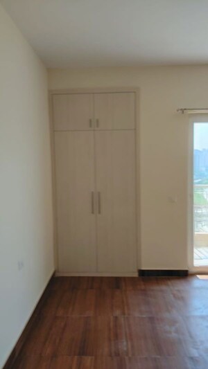 Room in 2 BHK Apartment at Amrapali Riverview, Amrapali Leisure Valley – for Rent