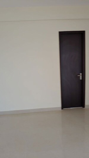 Room in 2 BHK Apartment at Amrapali Riverview, Amrapali Leisure Valley – for Rent