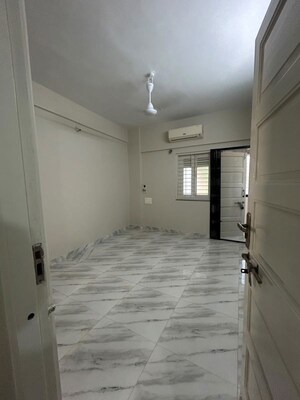 Room in 2 BHK Apartment at Mahim Landmark, Mahim – for Rent