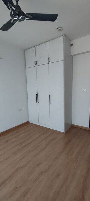 Room in 3 BHK Apartment at Hero Homes Gurgaon, Sector 104 – for Rent