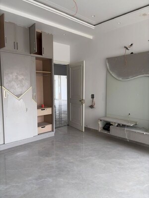 Room in 6 BHK Independent House at Sector 82 – for Sale