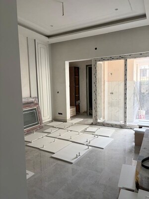 Room in 6 BHK Independent House at Sector 82 – for Sale