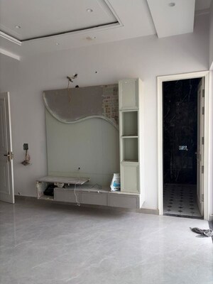 Room in 6 BHK Independent House at Sector 82 – for Sale