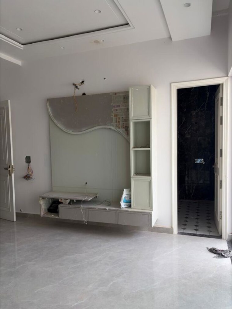 Room, sector 82 6 Bedroom 300 Sq.Yd. Independent House In Sector 82 Mohali 10783493
