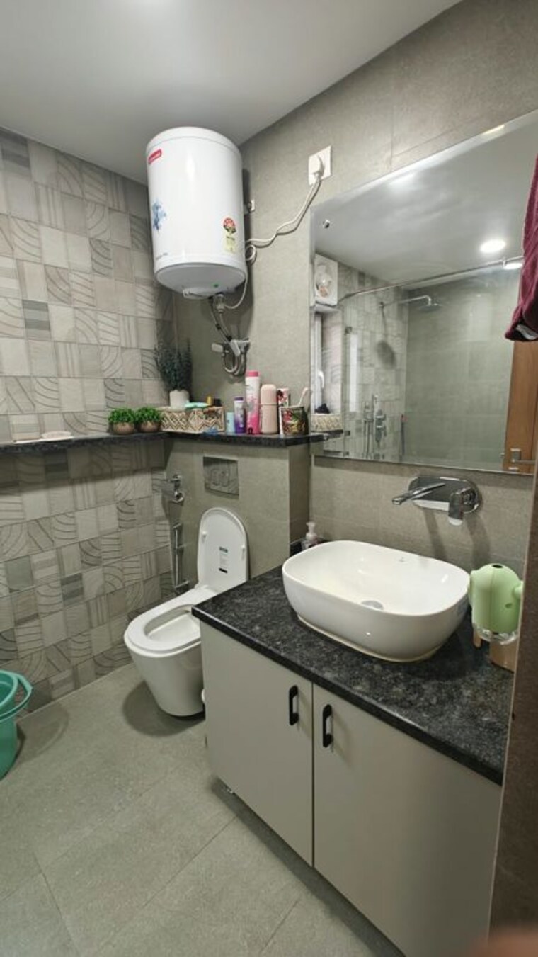 Bathroom, unitech-heritage-city 2 Bedroom 1250 Sq.Ft. Apartment In Sector 25 Gurgaon 10783588