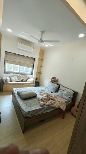 Living Room in 2 BHK Apartment at Unitech Heritage City, Sector 25 – for Rent