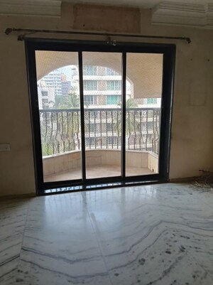 Room in 2 BHK Apartment at Exclusive Apartment, Santacruz West – for Sale