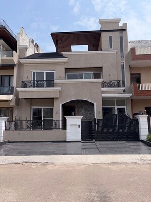5 BHK Independent House For Sale in Aerocity