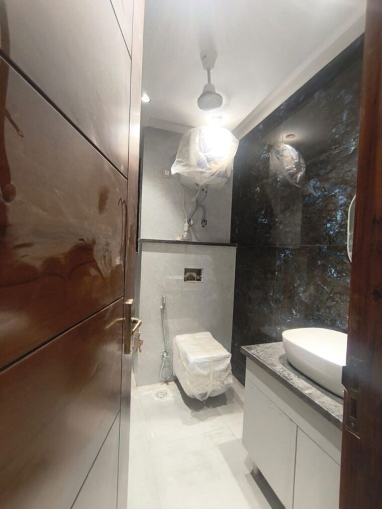 Bathroom, sushant lok i 3 Bedroom 1754 Sq.Ft. Builder Floor In Sushant Lok I Gurgaon 10783784