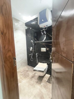 Team Area in 3 BHK Builder Floor at Sushant Lok I – for Rent