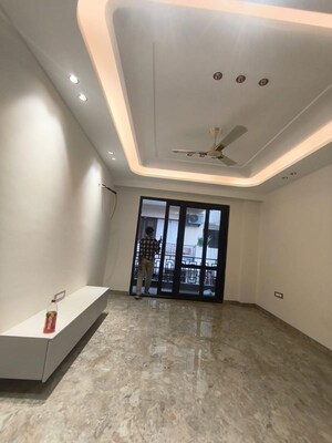 Room in 3 BHK Builder Floor at Sushant Lok I – for Rent