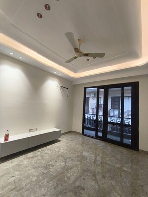Room in 3 BHK Builder Floor at Sushant Lok I – for Rent