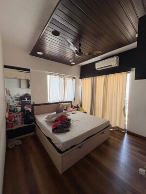 Bedroom in 1 BHK Apartment at Carter Apatment, Pali Hill – for Rent
