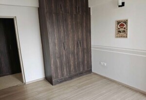Room in 3 BHK Apartment at DLF Regal Gardens, Sector 90 – for Rent