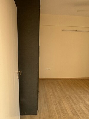 Room in 3 BHK Apartment at DLF Regal Gardens, Sector 90 – for Rent