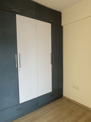 Room in 3 BHK Apartment at DLF Regal Gardens, Sector 90 – for Rent