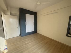 Room in 3 BHK Apartment at DLF Regal Gardens, Sector 90 – for Rent