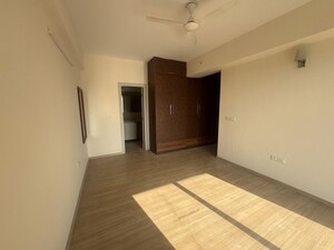 Room in 3 BHK Apartment at DLF Regal Gardens, Sector 90 – for Rent